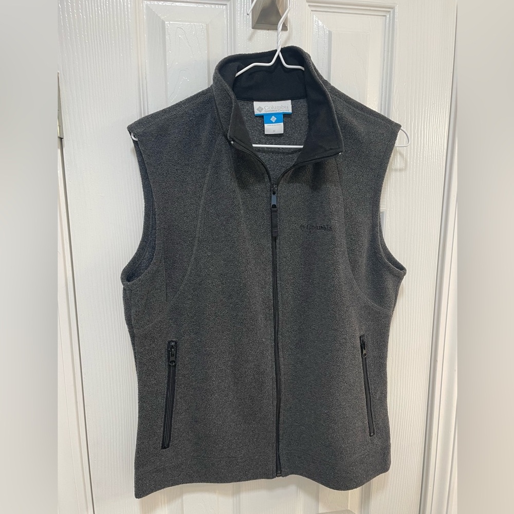 Columbia Women’s Grey Vest, Medium, Front Zip,  Two Pockets, Lightweight, Sporty
